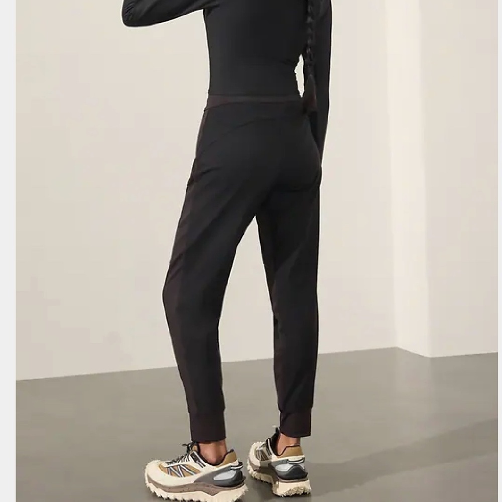 Athleta Headlands Hybrid Trek High Rise Athleisure Athletic Jogger Size 4P - Picture 2 of 10